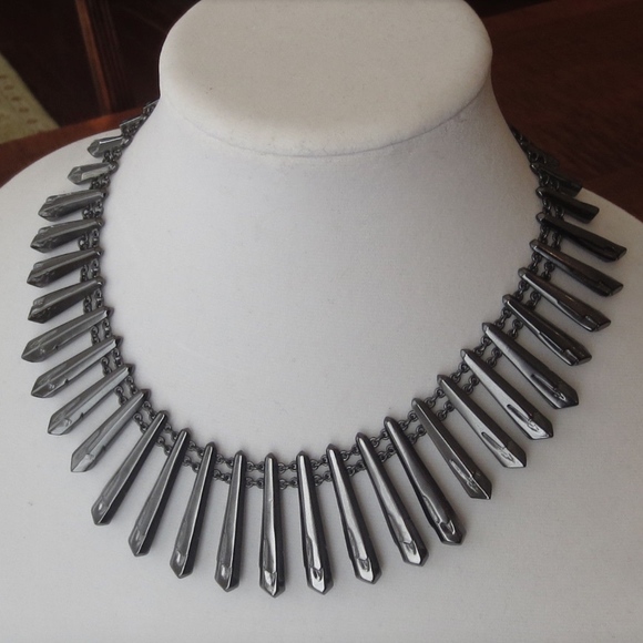 Kendra Scott Jewelry - NWT Kendra Scott 'Jill' necklace in gunmetal